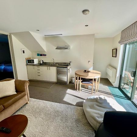 The Bach Apartment Saint Arnaud Bagian luar foto