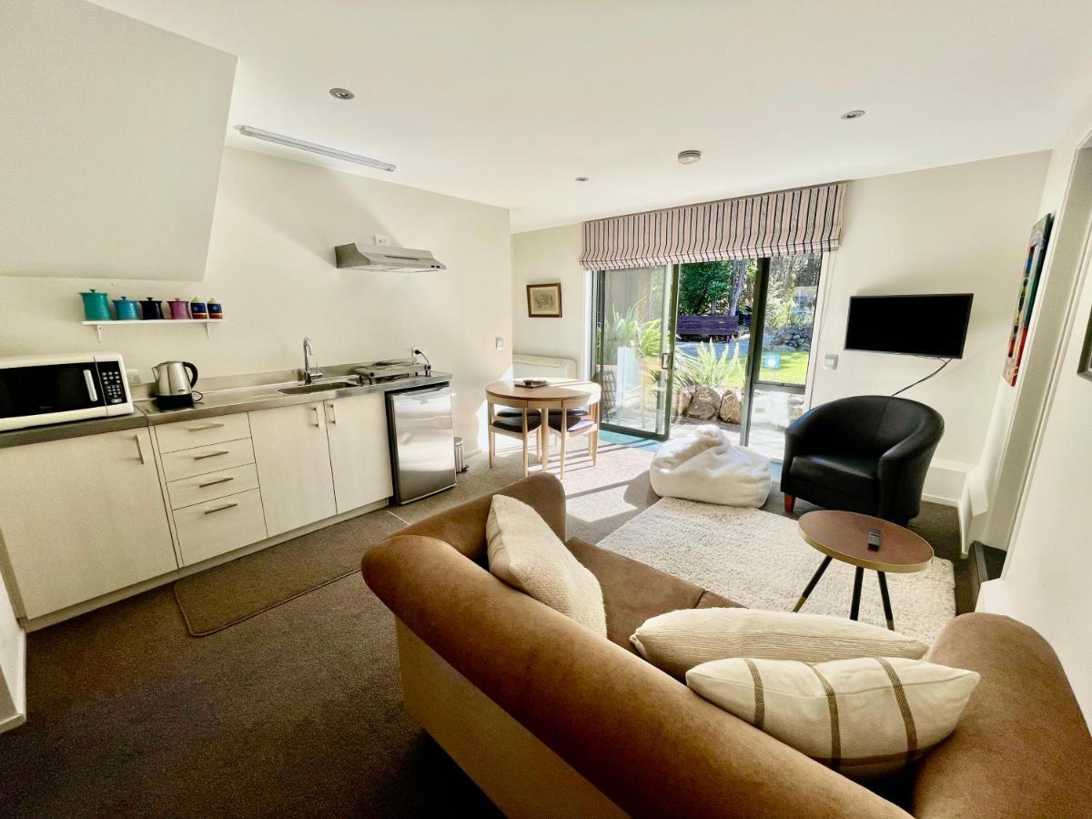 The Bach Apartment Saint Arnaud Bagian luar foto